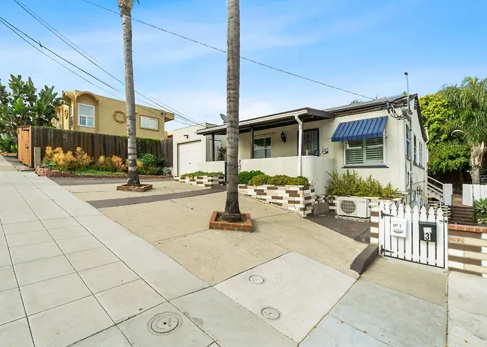 Bungalow Downtown Easy Airport Access Family Friendly